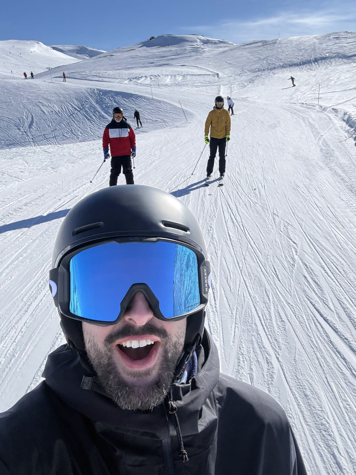 Big smiles on a bluebird slope